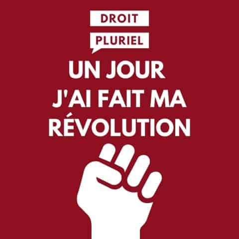 Logo DROIT PLURIEL 
UN JOUR J'AI FAIT MA RÉVOLUTION
Logo d'une main serrée en poing 